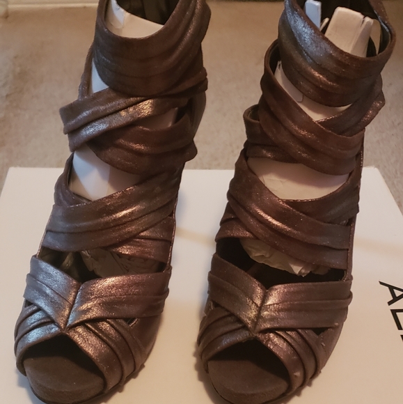 Aldo Women's Barthe Pewter Heels NIB - Picture 2 of 8
